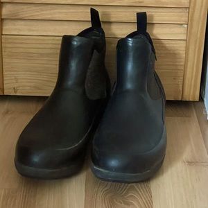 Bogs ankle rain boots, size 11, black